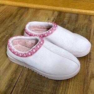 Sonoma Pink Fleece Lined Slippers size 7/8